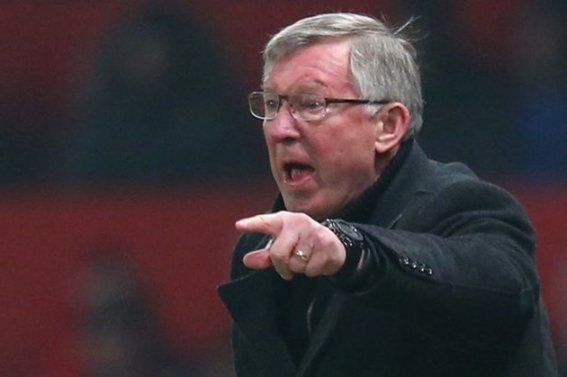 Patrice Evra: Sir Alex Ferguson ripped us for not signing autographs - Bóng Đá