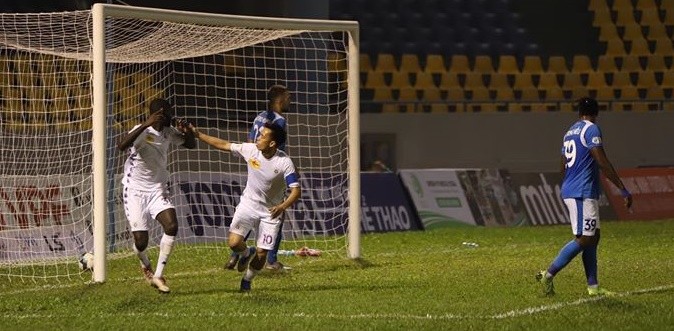 Vì sao đương kim vô địch V-League Hà Nội sa lầy tại Quảng Ninh? - Bóng Đá