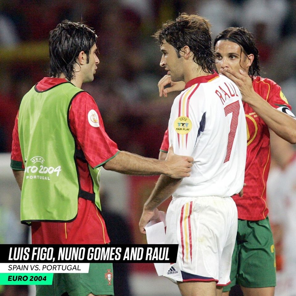 Những hình ảnh biểu tượng khi các siêu sao an ủi đối thủ - Bóng Đá