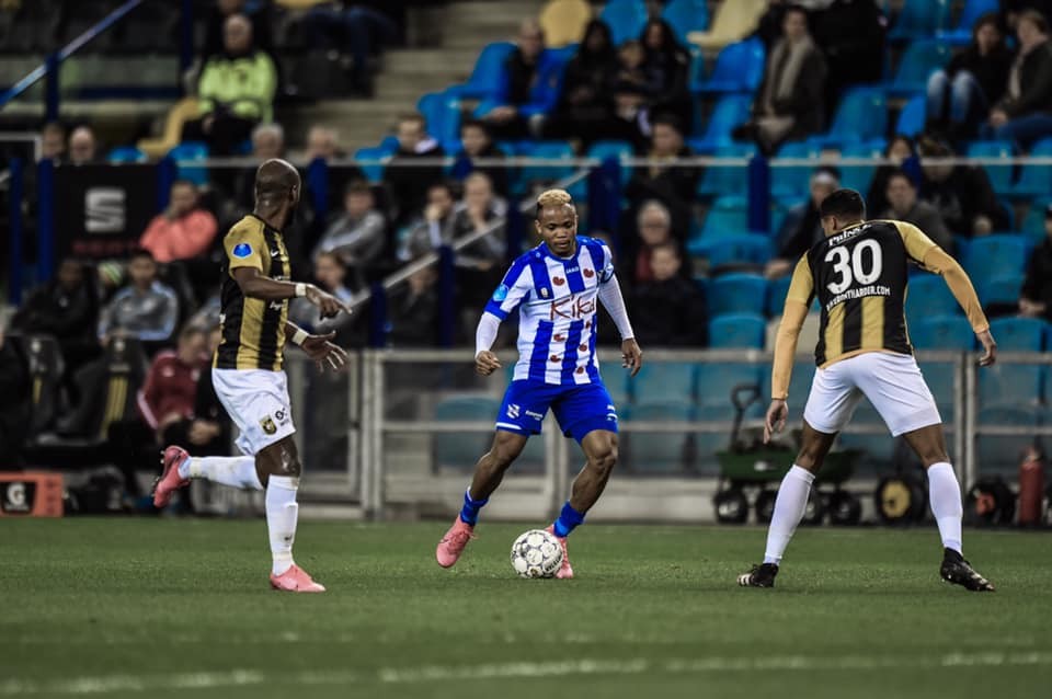 Đoàn Văn Hậu ngồi ngoài trận thứ 17, Heerenveen thua muối mặt trước Vitesse - Bóng Đá