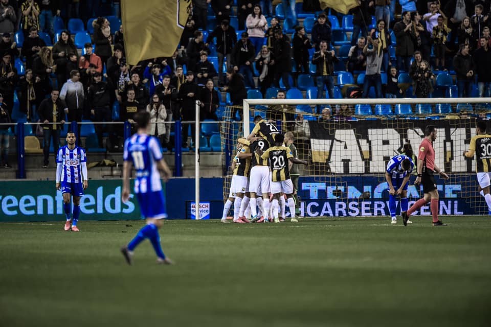 Đoàn Văn Hậu ngồi ngoài trận thứ 17, Heerenveen thua muối mặt trước Vitesse - Bóng Đá