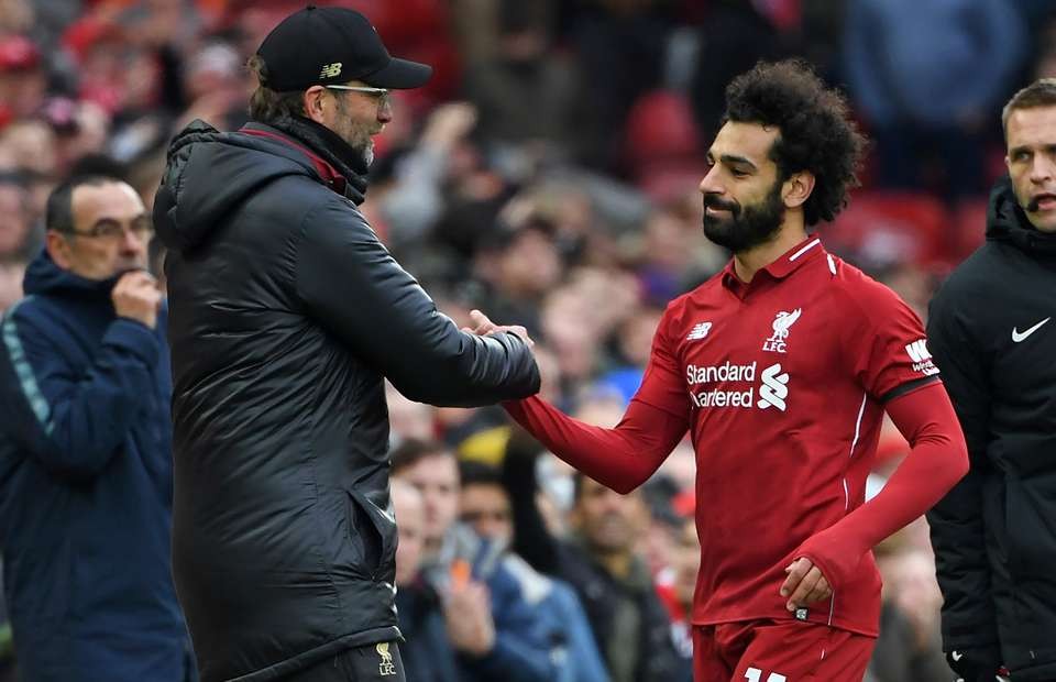 Jurgen Klopp and Mo Salah have a tradition of hugging in the tunnel before matches - Bóng Đá