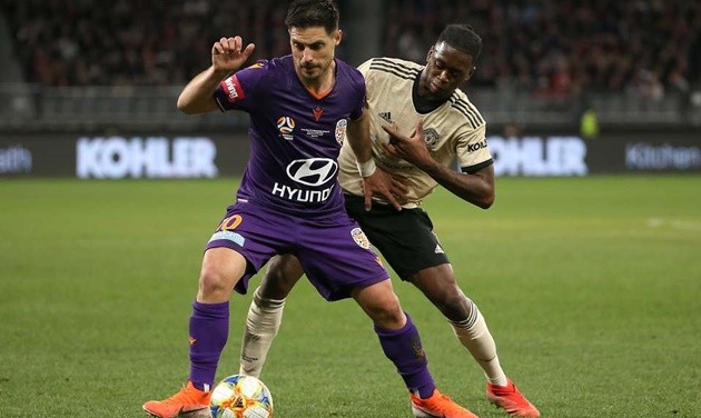 Wan-Bissaka shows why he’s nicknamed ‘The Spider’ on Manchester United debut - Bóng Đá