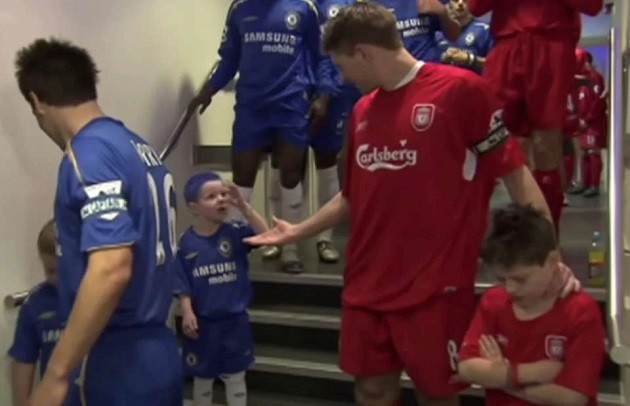 Chelsea mascot who pranked Steven Gerrard - what happened to him? - Bóng Đá