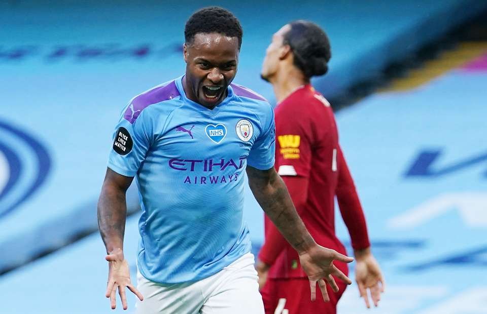 Raheem Sterling congratulated Jordan Henderson after Manchester City 4-0 Liverpool - Bóng Đá