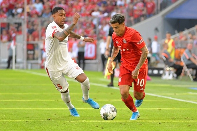 Niềm vui rạng rỡ của Coutinho khi chụp ảnh cùng toàn đội Bayern - Bóng Đá