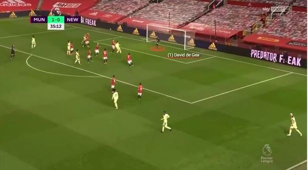 Cùng một tình huống, Henderson cho thấy sự khác biệt với De Gea - Bóng Đá