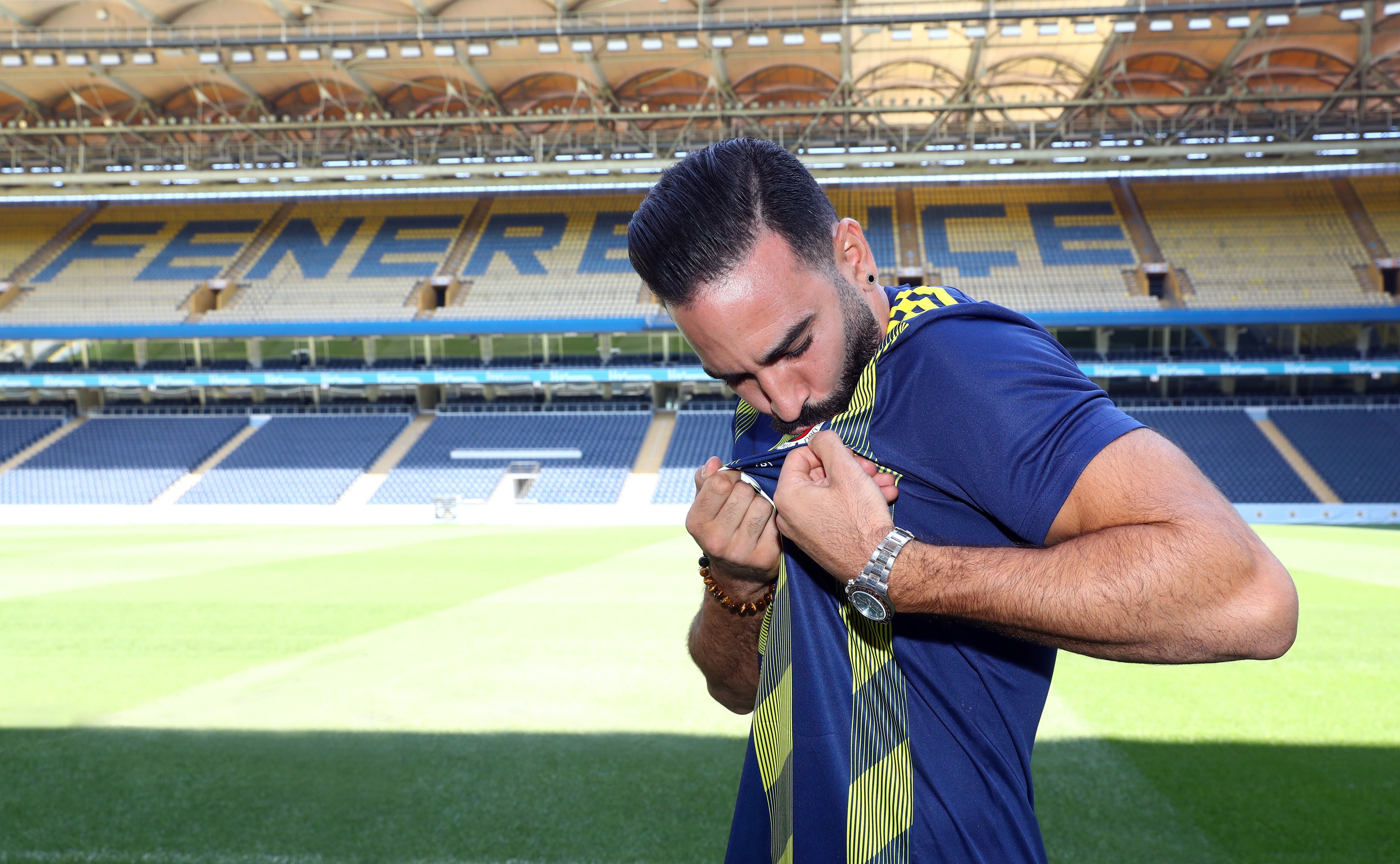 CHÍNH THỨC: Adil Rami gia nhập Fenerbahce - Bóng Đá