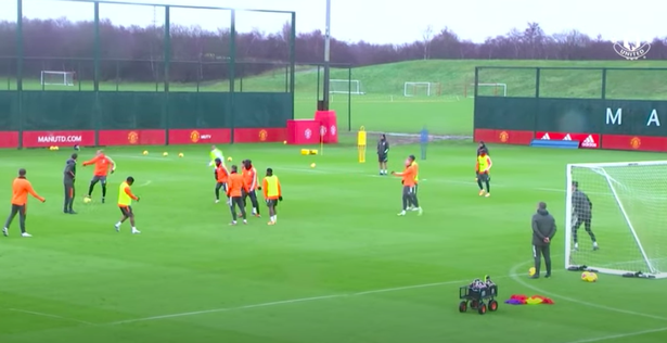 Amad Diallo shows frustration in first Man Utd session as Donny van de Beek grabs attention - Bóng Đá