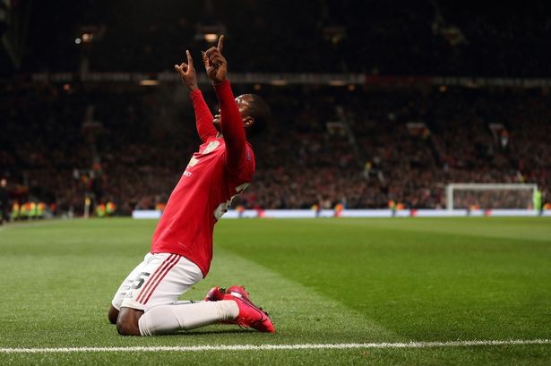 Ighalo có hành động lấy nước mắt khi ăn mừng ghi bàn cho M.U - Bóng Đá