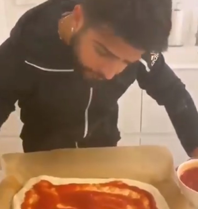 Lorenzo Insigne và thử thách làm bánh pizza - Bóng Đá