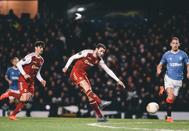 Rangers ngược dòng chỉ sau 15 phút, Steven Gerrard như 'phát điên'  - Bóng Đá