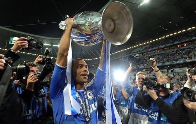 Ashley Cole attacked at home by gang of masked robbers who stole his jewellery - Bóng Đá