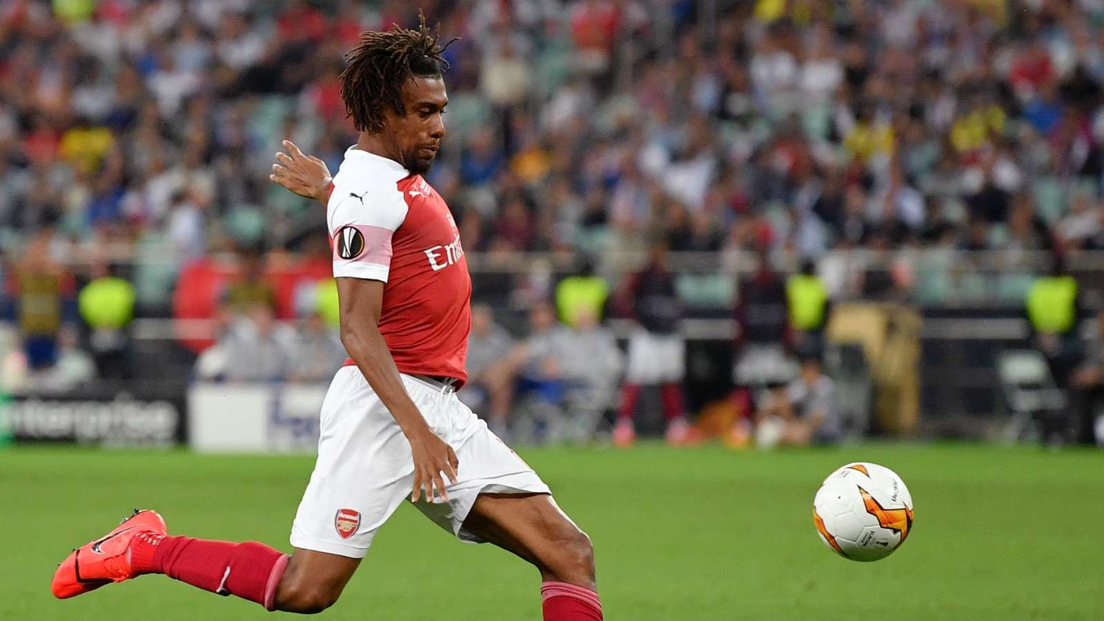 I might have to leave Arsenal if they sign Zaha - Iwobi - Bóng Đá