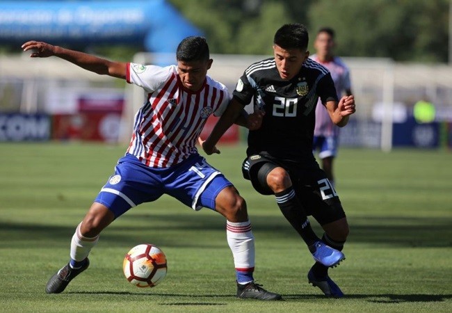 Argentina's 'next Lionel Messi' shuns new contract to push for Premier League transfer - Bóng Đá