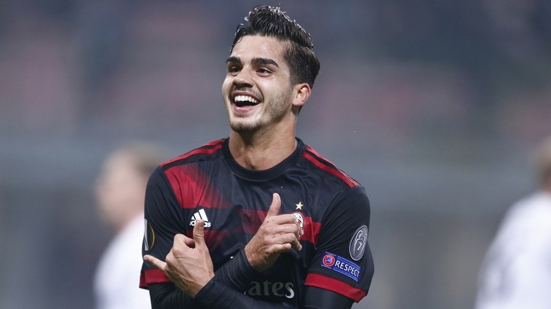 Này AC Milan, sao 40 triệu euro ấy có hơn gì “hậu duệ Ronaldo”? - Bóng Đá