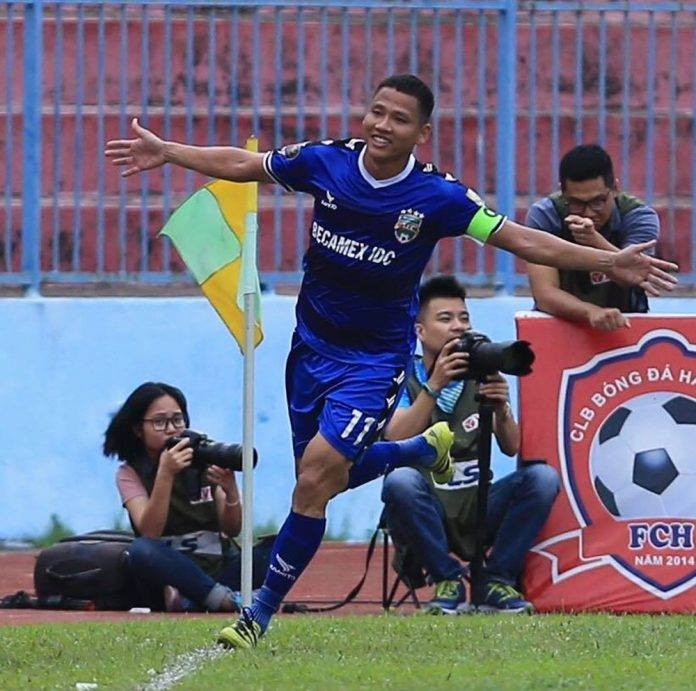 “Phù thủy” Park Hang-seo sẽ chọn ai đá tiền đạo cắm cho đội tuyển Việt Nam? - Bóng Đá