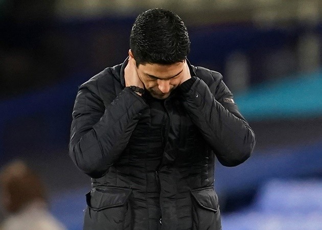 Mikel Arteta was challenged by an angry Arsenal player in front of the rest of the squad - Bóng Đá