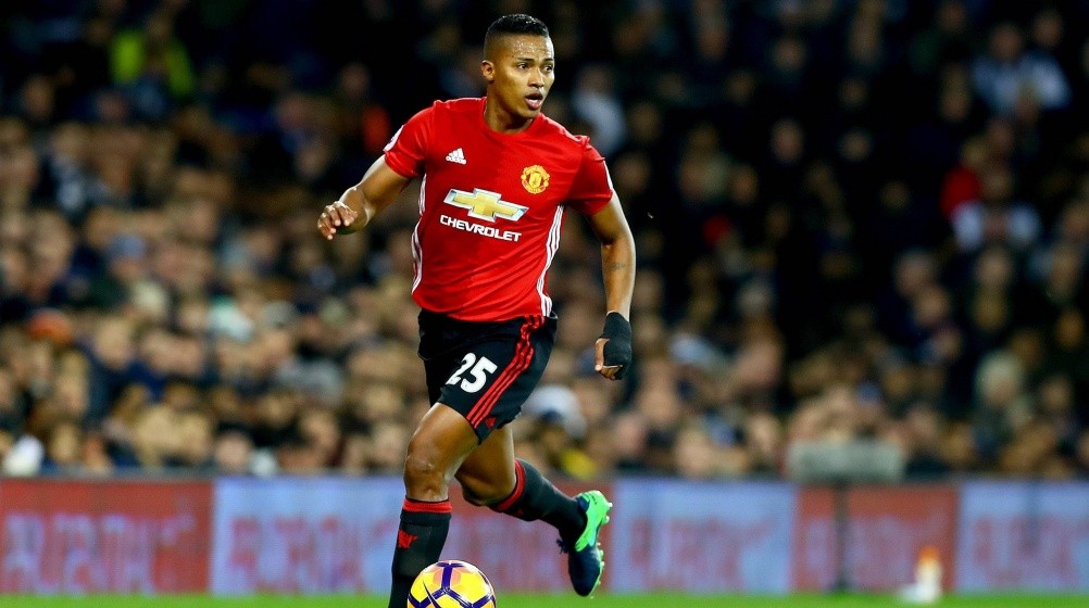 Top 10 cựu sao Man Utd có số lần ra sân khủng nhất - Bóng Đá