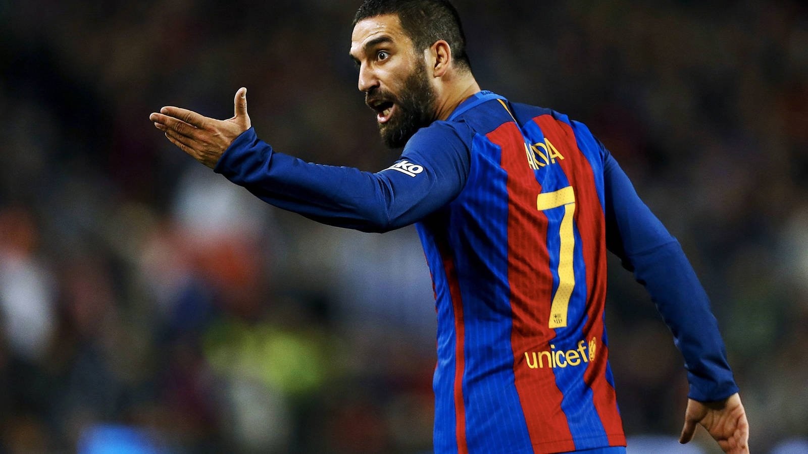 El Barça sólo tiene un jugador que finaliza contrato el 30 de junio: Arda Turan - Bóng Đá