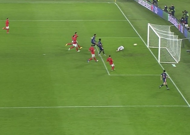 Điểm nhấn trận Benfica 1-1 Arsenal: 'Cạn lời' Aubameyang; Đối trọng của Bruno Fernandes - Bóng Đá