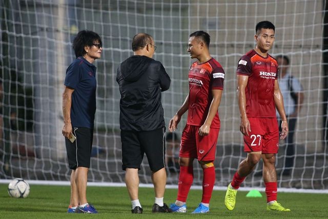 Thấy gì từ danh sách rút gọn 24 cầu thủ ĐT Việt Nam của HLV Park Hang-seo - Bóng Đá