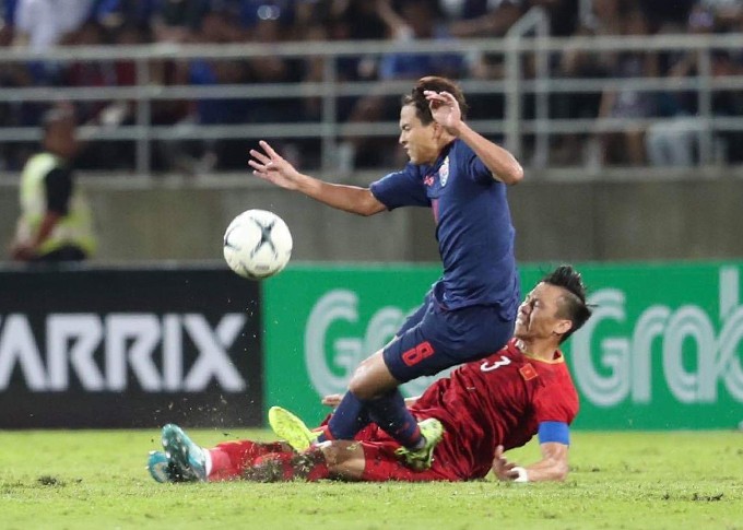 Sếp lớn VFF lên tiếng về pha bóng Ngọc Hải bị Thitipan triệt hạ - Bóng Đá