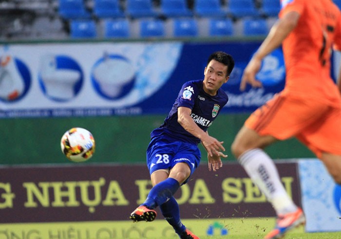 Pape Omar, Văn Vũ lọt top 4 cầu thủ xuất sắc Bán kết lượt đi AFC Cup - Bóng Đá