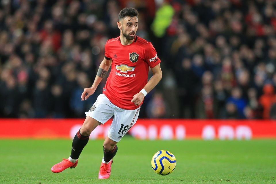Manchester United: Red Devils fans absolutely loved Bruno Fernandes’ garden kickabout - Bóng Đá