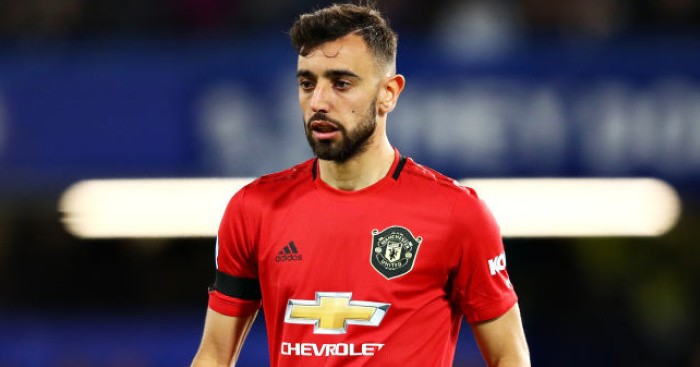 Manchester United: Red Devils fans absolutely loved Bruno Fernandes’ garden kickabout - Bóng Đá