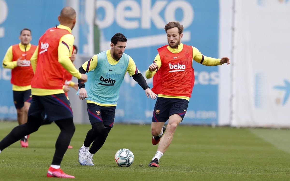 Barcelona players are unconvinced by the club's first pay cut proposal - Bóng Đá