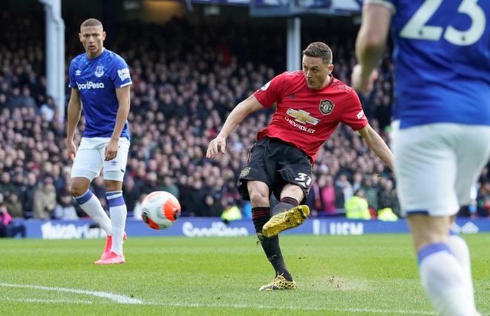 Manchester United coaches working individually with Nemanja Matic to improve his attacking instincts  - Bóng Đá
