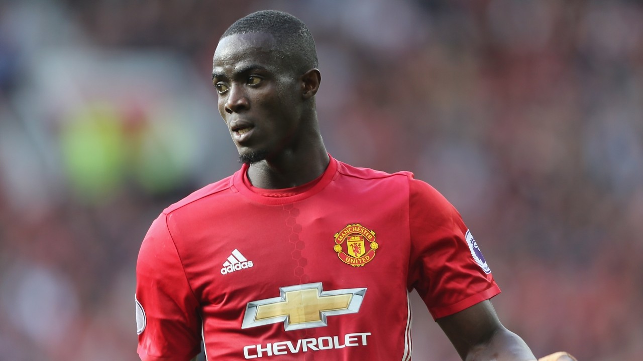 smalling accept pay cut to join roma - Bóng Đá