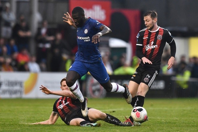 Five things we learnt as Ross Barkley impresses but Tiemoue Bakayoko flops in defeat - Bóng Đá