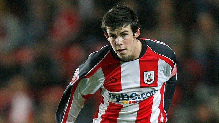 The great soccer stars who debuted at an early age - Bóng Đá