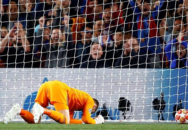 8 năm thăng trầm của De Gea tại Man Utd có gì đặc biệt? - Bóng Đá