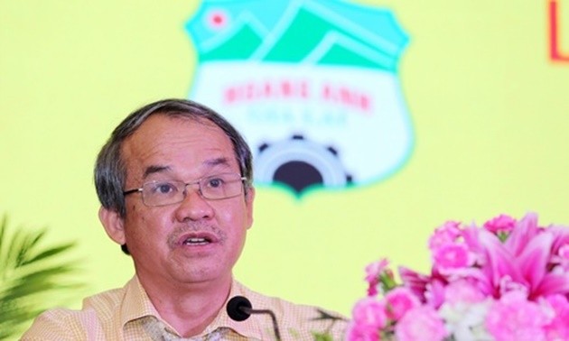 Bầu Đức có đang chạnh lòng?  - Bóng Đá