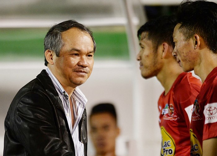 Chuyên gia Việt nói về phát ngôn HAGL rớt hạng cũng chả sao của bầu Đức - Bóng Đá