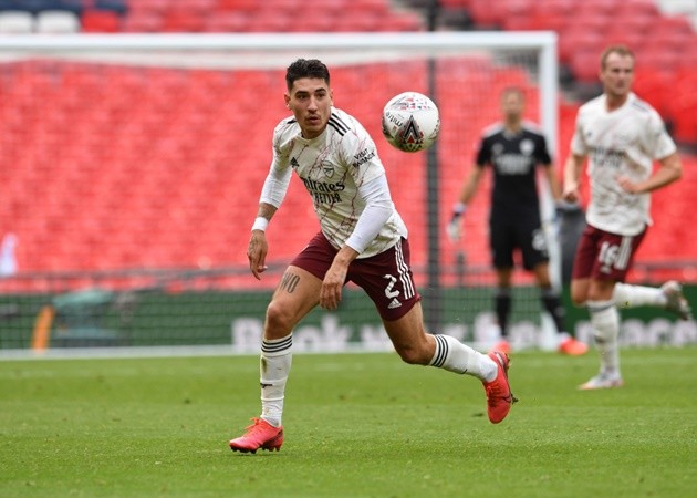 Héctor Bellerín could leave Arsenal this summer as part of an agreement with manager Mikel Arteta - Bóng Đá