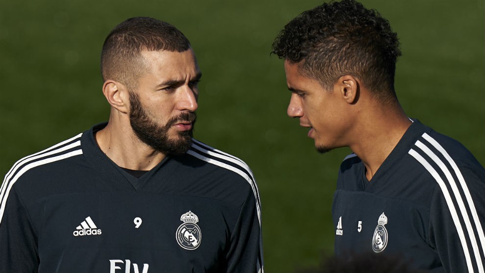 Benzema: No forward has been able to destroy Varane - Bóng Đá