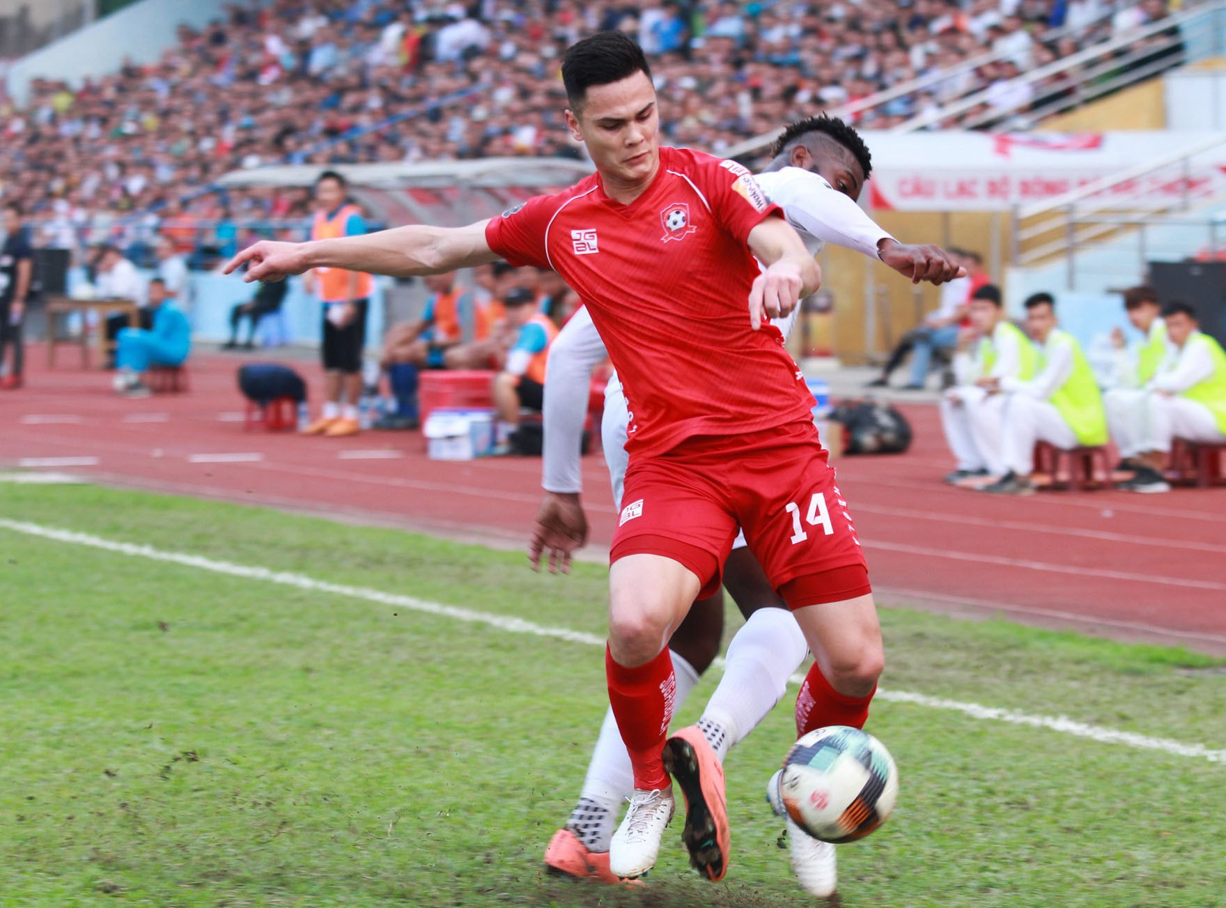 TRỰC TIẾP HAGL 1-1 Hải Phòng (Hiệp 1): Trung vệ Việt kiều quân bình tỷ số - Bóng Đá
