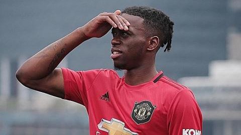 Aaron Wan-Bissaka names the Man Utd star he struggles to defend against in training - Bóng Đá