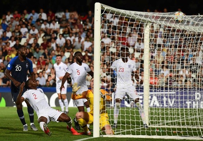Why Aaron Wan-Bissaka is ready for Manchester United transfer - Bóng Đá