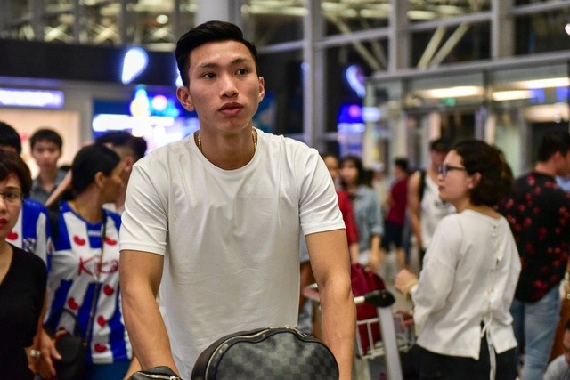 Đoàn Văn Hậu tuyên bố 1 điều trước khi lên máy bay sang Hà Lan - Bóng Đá