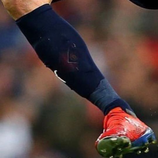 Robin van Persie proves he still loves Manchester United during Vincent Kompany’s testimonial - Bóng Đá