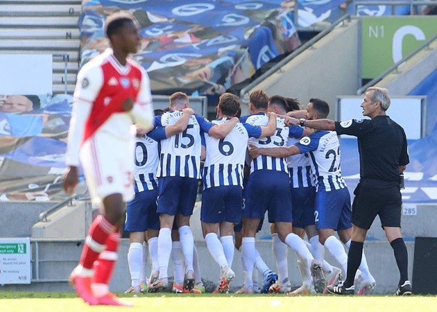 Toàn cảnh drama 'siêu to khổng lồ' ở trận Brighton 2-1 Arsenal - Bóng Đá