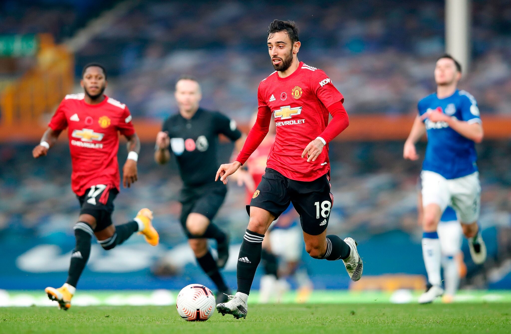 Nhìn Bruno Fernandes, mới thấy quá nghịch lý với Kevin de Bruyne - Bóng Đá