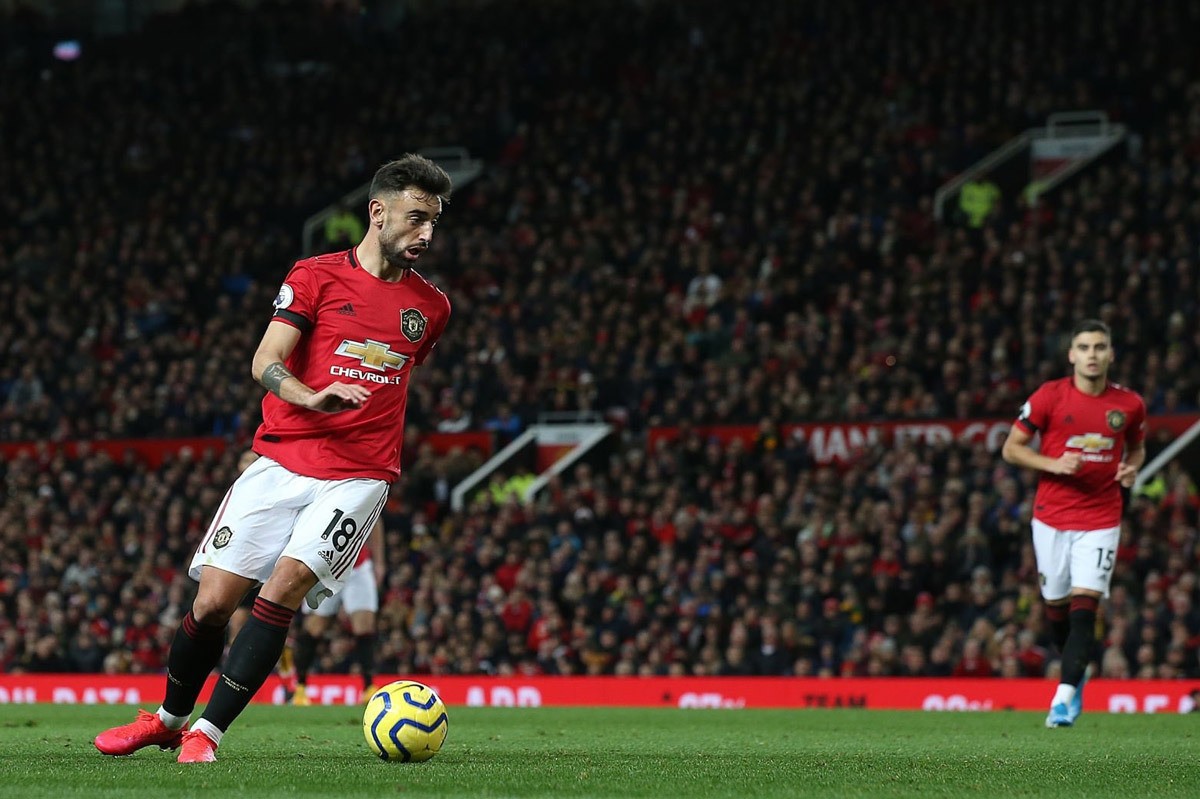 Carragher nói về hàng tiền vệ Chelsea và Fernandes - Bóng Đá