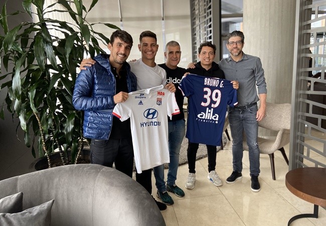 'Nuối tiếc' của Arsenal bùng nổ, 'cân' cả Juve giúp Lyon chiến thắng - Bóng Đá