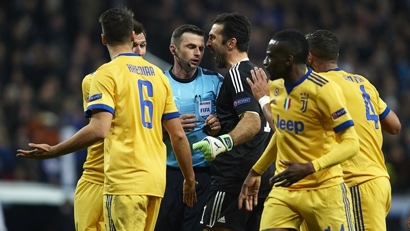 Buffon, Szczesny và câu chuyện về người thủ lĩnh tại Juventus - Bóng Đá